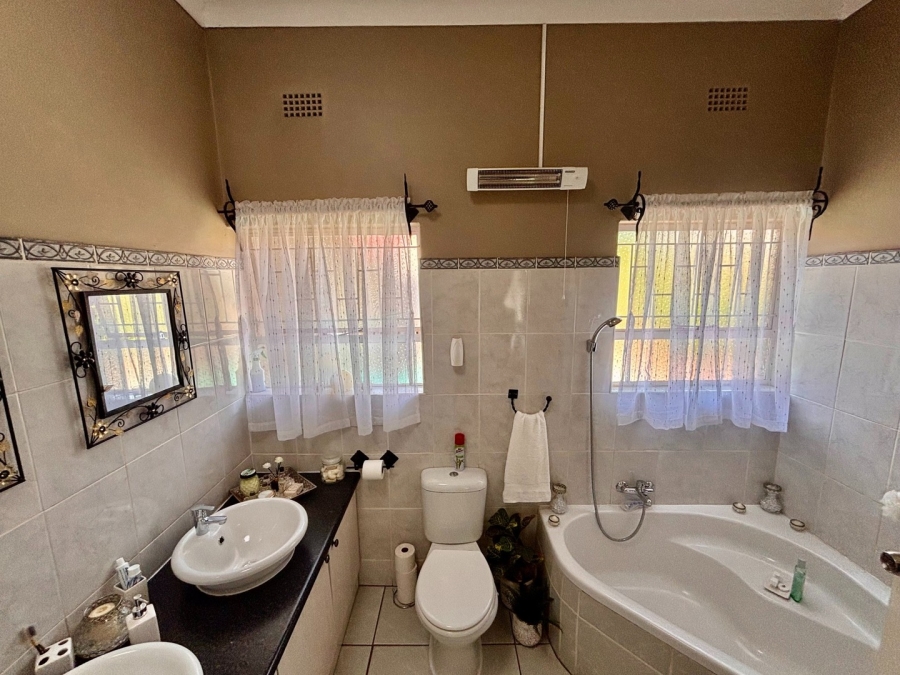 4 Bedroom Property for Sale in Wilkoppies North West